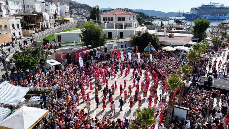 BODRUM’DA, YERDE GÖKTE CUMHURİYET COŞKUSU