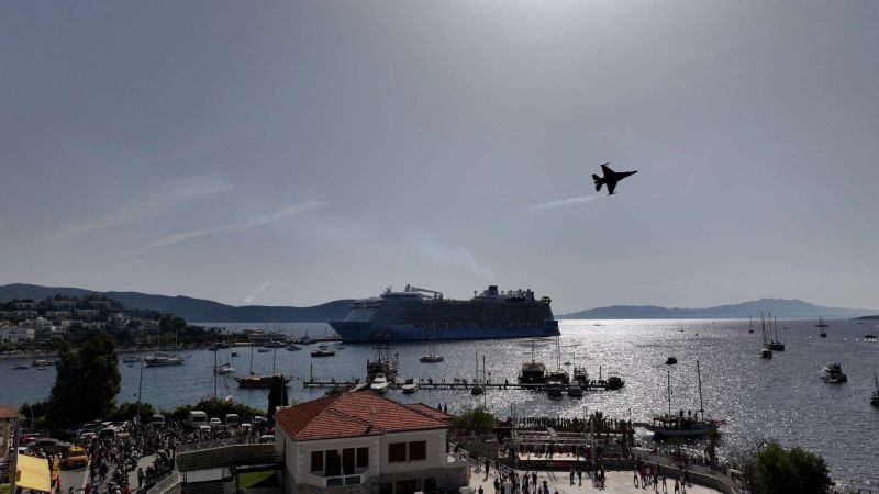 BODRUM’DA, YERDE GÖKTE CUMHURİYET COŞKUSU