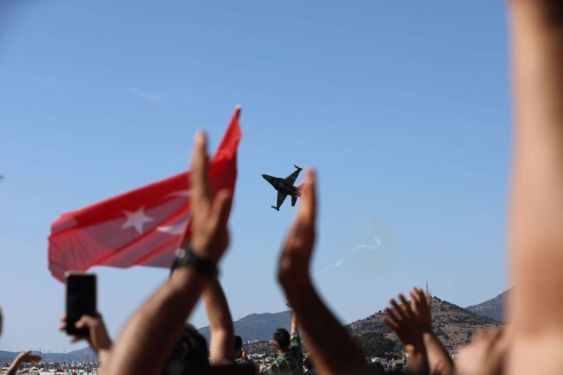 BODRUM’DA, YERDE GÖKTE CUMHURİYET COŞKUSU