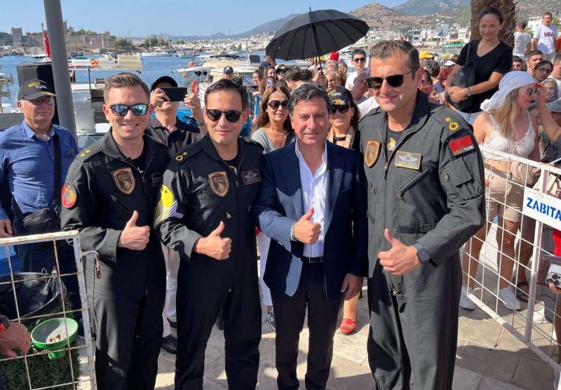 BODRUM’DA, YERDE GÖKTE CUMHURİYET COŞKUSU