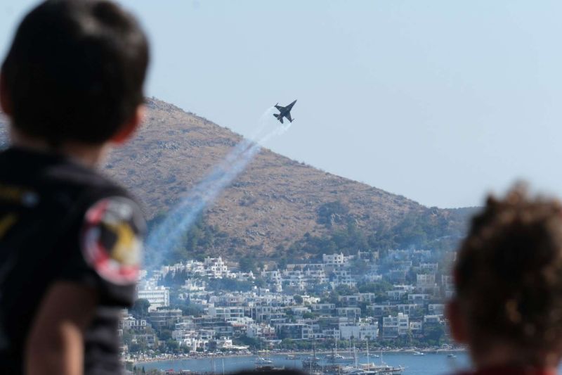 BODRUM’DA, YERDE GÖKTE CUMHURİYET COŞKUSU