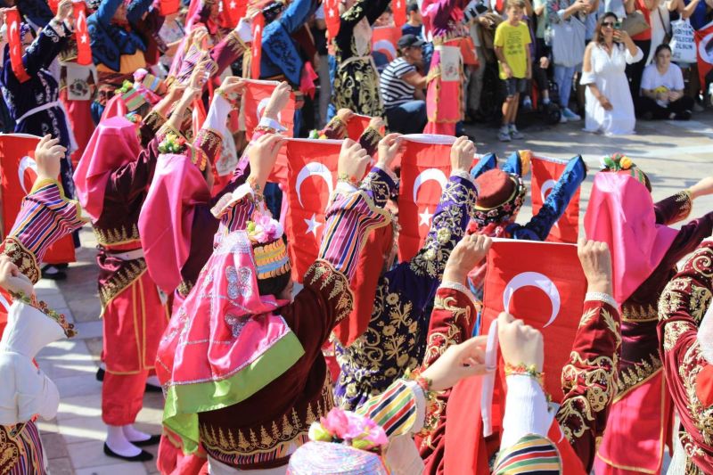 BODRUM’DA, YERDE GÖKTE CUMHURİYET COŞKUSU