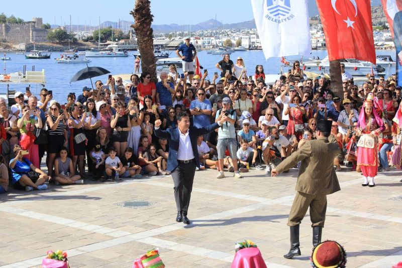 BODRUM’DA, YERDE GÖKTE CUMHURİYET COŞKUSU