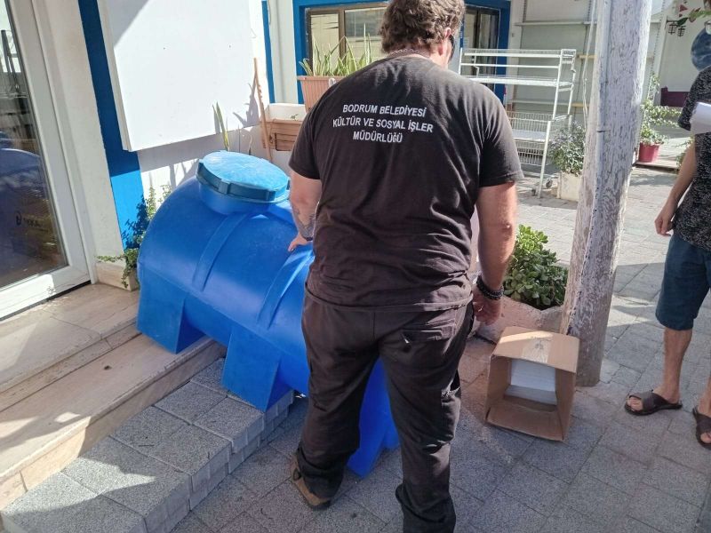 BELEDİYEDEN VATANDAŞLARA SU DEPOSU DESTEĞİ