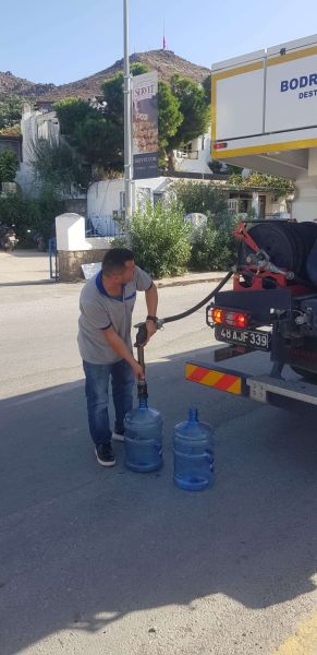 BELEDİYEDEN VATANDAŞLARA SU DEPOSU DESTEĞİ