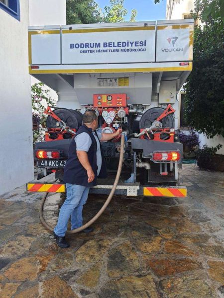 BELEDİYEDEN VATANDAŞLARA SU DEPOSU DESTEĞİ