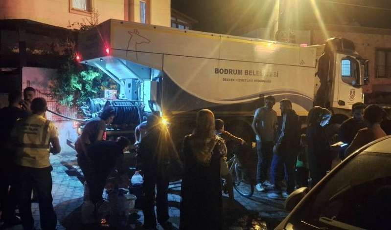 BELEDİYEDEN VATANDAŞLARA SU DEPOSU DESTEĞİ