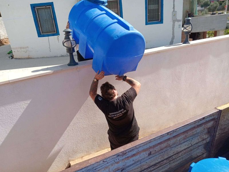 BELEDİYEDEN VATANDAŞLARA SU DEPOSU DESTEĞİ