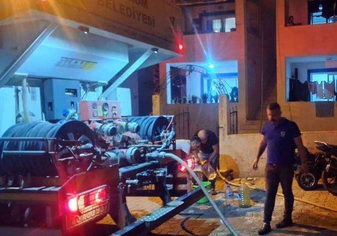 BELEDİYEDEN VATANDAŞLARA SU DEPOSU DESTEĞİ