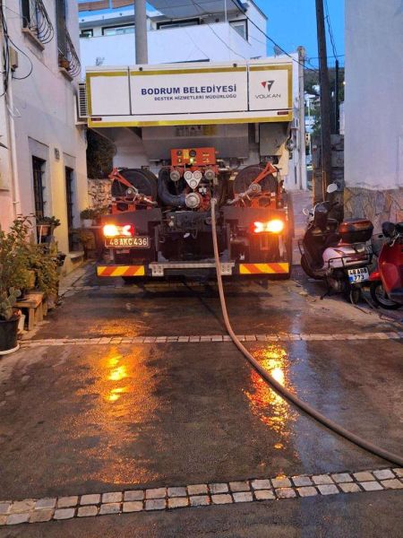 BELEDİYEDEN VATANDAŞLARA SU DEPOSU DESTEĞİ