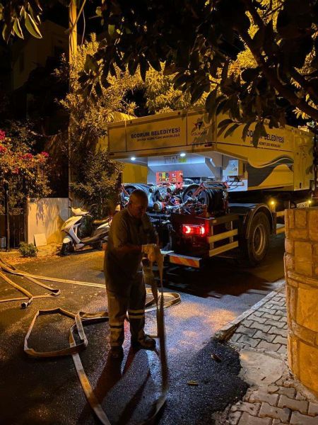 BELEDİYEDEN VATANDAŞLARA SU DEPOSU DESTEĞİ