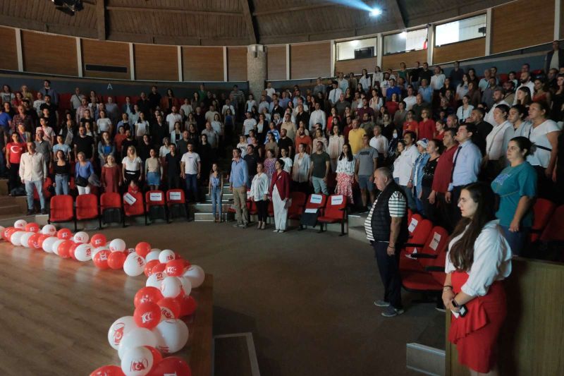 ANAOKULU ÖĞRENCİLERİNDEN MUHTEŞEM 100. YIL GÖSTERİSİ