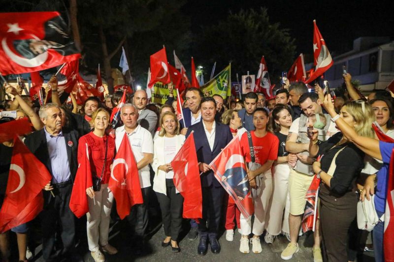 BODRUM’DA HALK MEYDANLARA SIĞMADI