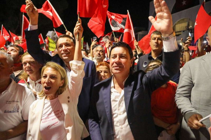 BODRUM’DA HALK MEYDANLARA SIĞMADI