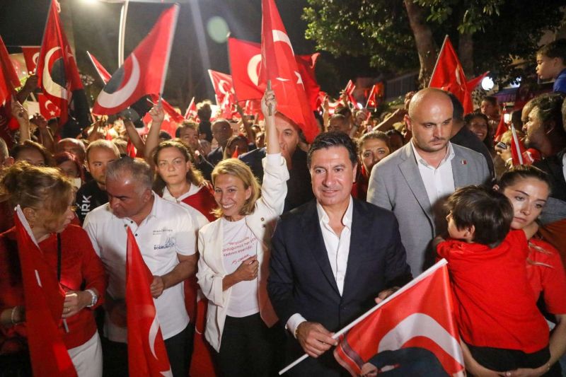 BODRUM’DA HALK MEYDANLARA SIĞMADI