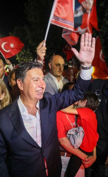 BODRUM’DA HALK MEYDANLARA SIĞMADI