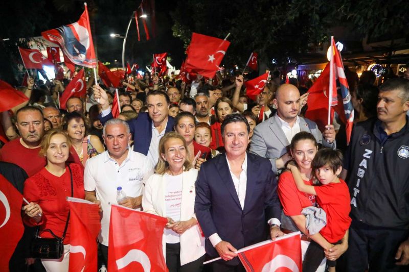 BODRUM’DA HALK MEYDANLARA SIĞMADI