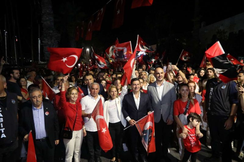 BODRUM’DA HALK MEYDANLARA SIĞMADI