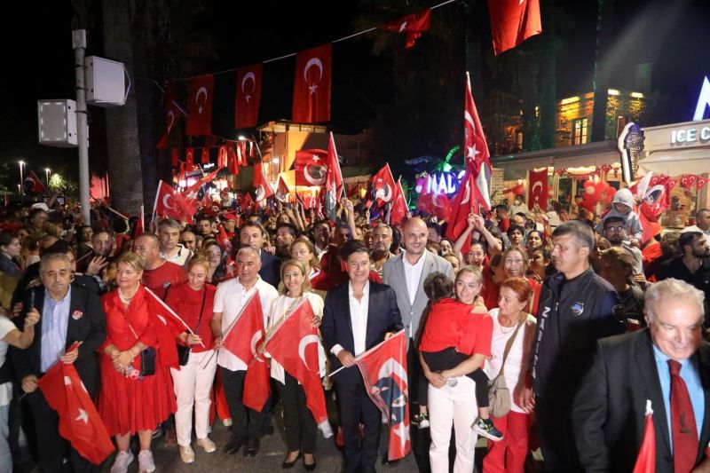 BODRUM’DA HALK MEYDANLARA SIĞMADI