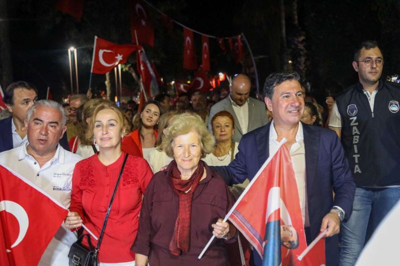 BODRUM’DA HALK MEYDANLARA SIĞMADI