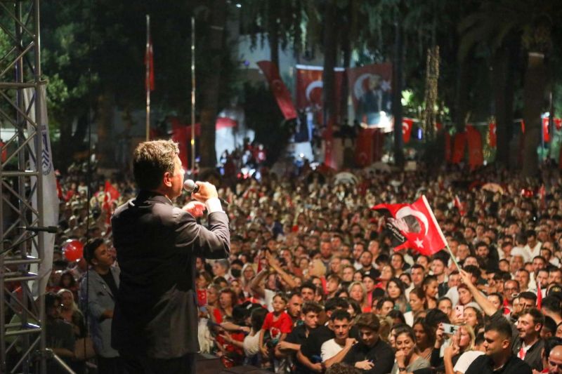 BODRUM’DA HALK MEYDANLARA SIĞMADI