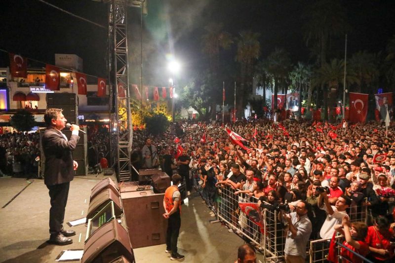 BODRUM’DA HALK MEYDANLARA SIĞMADI