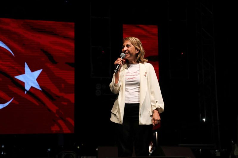 BODRUM’DA HALK MEYDANLARA SIĞMADI