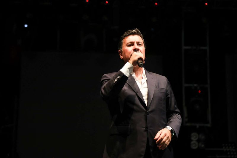 BODRUM’DA HALK MEYDANLARA SIĞMADI