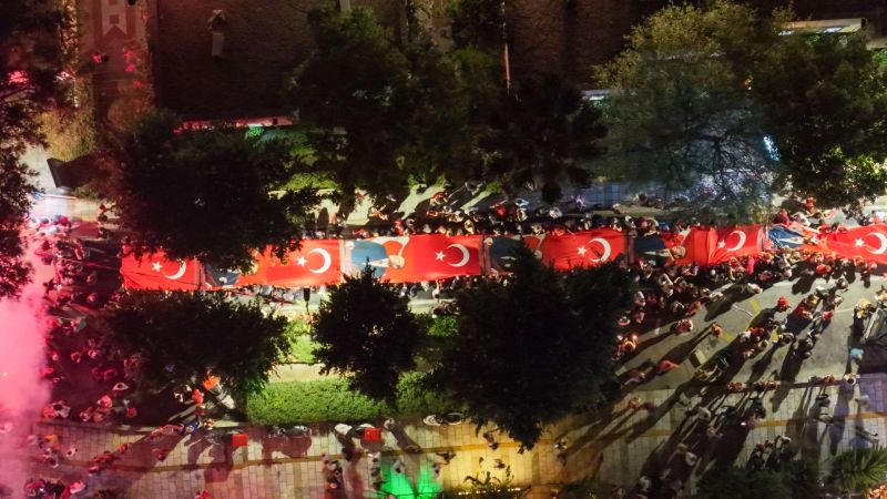BODRUM’DA HALK MEYDANLARA SIĞMADI