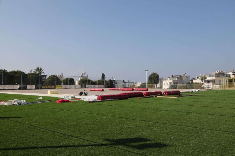 TURGUTREİS FUTBOL SAHASI YENİLEME ÇALIŞMALARINDA SON AŞAMAYA GELİNDİ