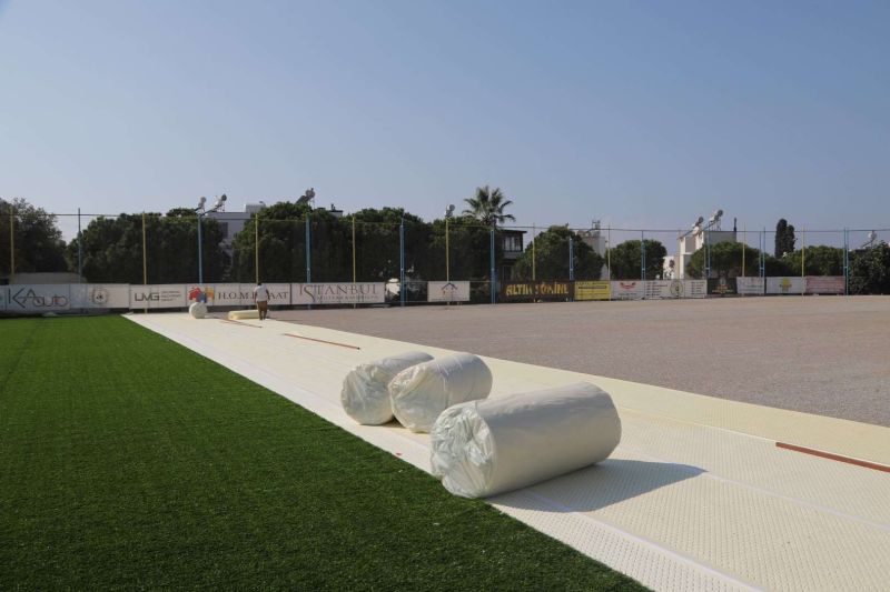 TURGUTREİS FUTBOL SAHASI YENİLEME ÇALIŞMALARINDA SON AŞAMAYA GELİNDİ