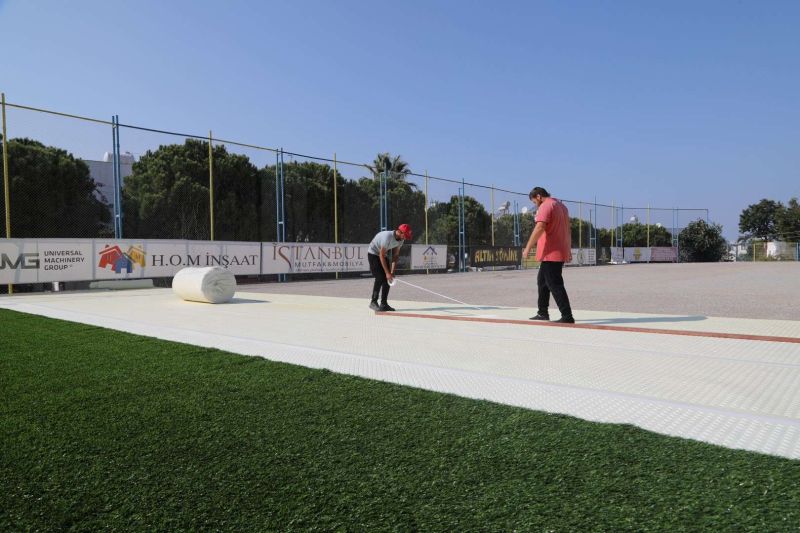 TURGUTREİS FUTBOL SAHASI YENİLEME ÇALIŞMALARINDA SON AŞAMAYA GELİNDİ