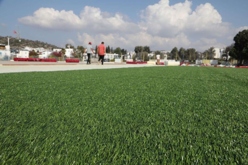 TURGUTREİS FUTBOL SAHASI YENİLEME ÇALIŞMALARINDA SON AŞAMAYA GELİNDİ