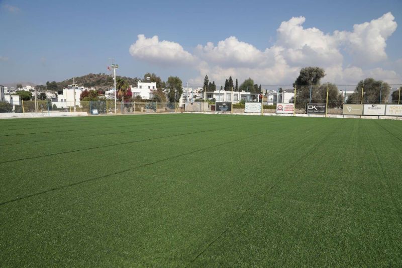 TURGUTREİS FUTBOL SAHASI YENİLEME ÇALIŞMALARINDA SON AŞAMAYA GELİNDİ