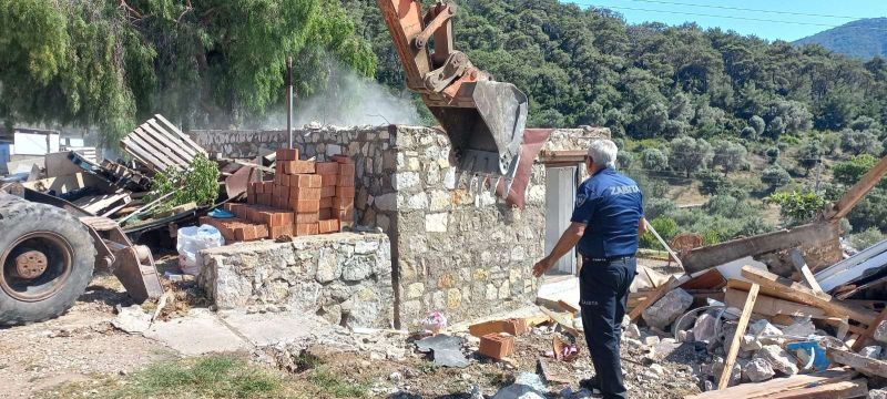 BODRUM’DA KAÇAK YAPILAŞMA İLE MÜCADELE SÜRÜYOR