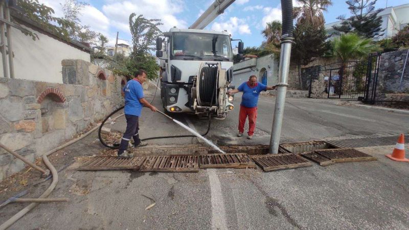 BODRUM BELEDİYE EKİPLERİ YAĞMUR MESAİSİNDE