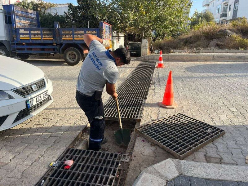 BODRUM BELEDİYE EKİPLERİ YAĞMUR MESAİSİNDE