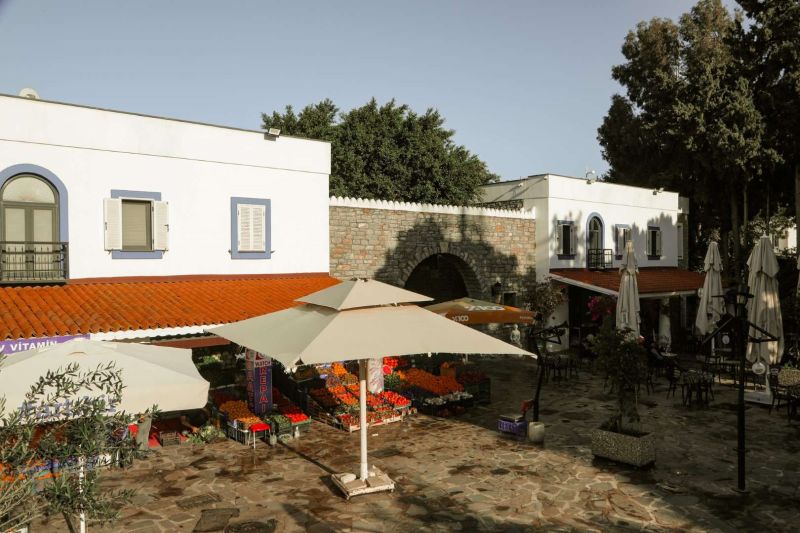 BODRUM GIDA ÇARŞISI ÖZGÜN YAPISIYLA HİZMET VERİYOR