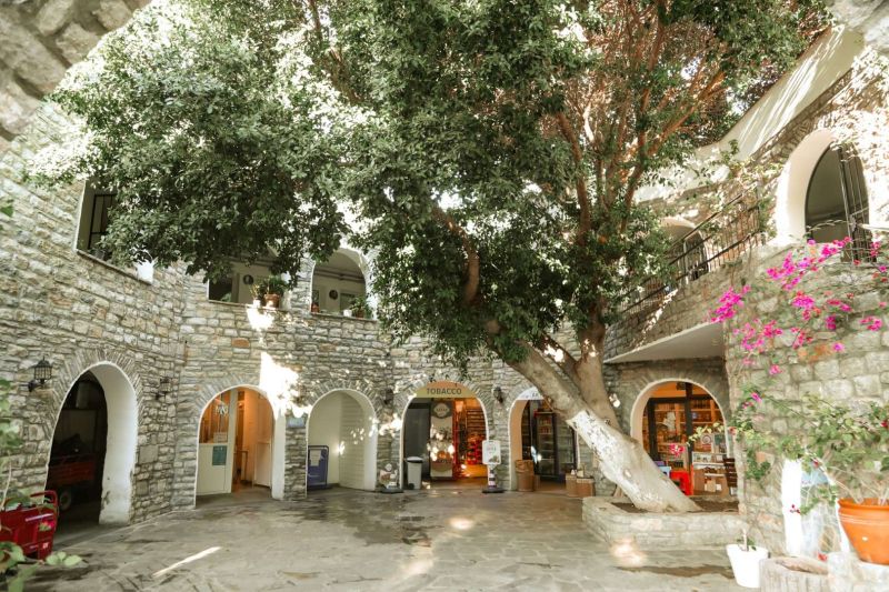 BODRUM GIDA ÇARŞISI ÖZGÜN YAPISIYLA HİZMET VERİYOR