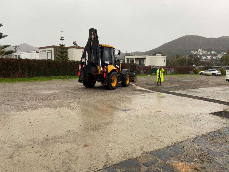 BELEDİYE EKİPLERİ YAĞMUR MESAİSİNDE