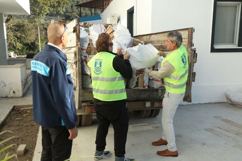 BELEDİYEDEN VATANDAŞLARA YAKACAK DESTEĞİ