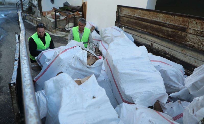 BELEDİYEDEN VATANDAŞLARA YAKACAK DESTEĞİ