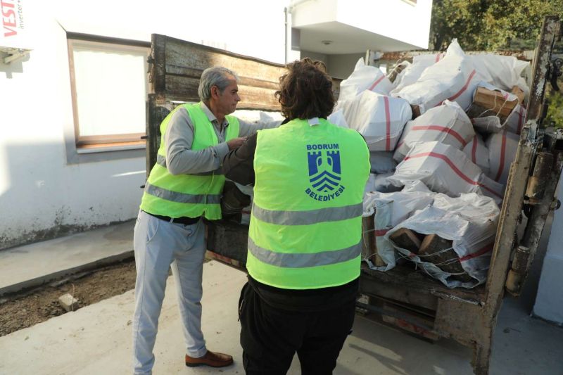 BELEDİYEDEN VATANDAŞLARA YAKACAK DESTEĞİ