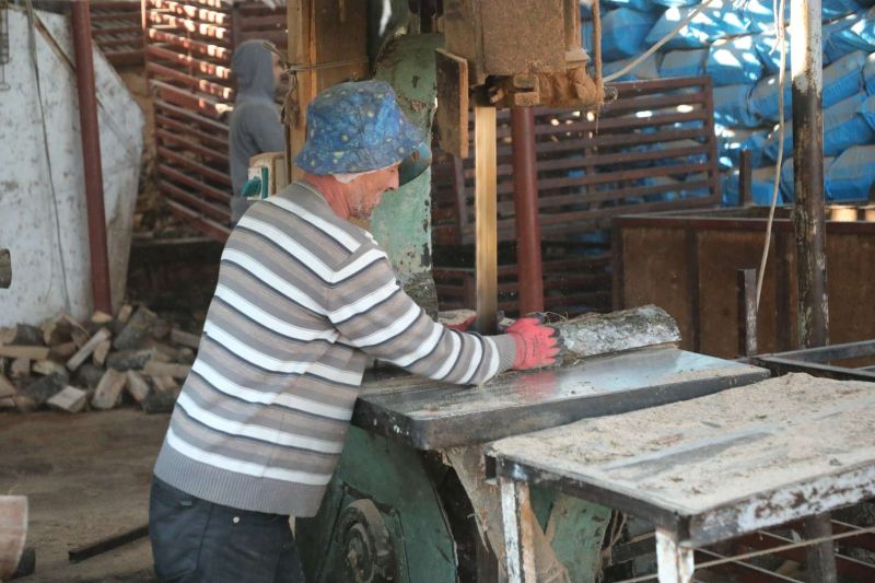 BELEDİYEDEN VATANDAŞLARA YAKACAK DESTEĞİ