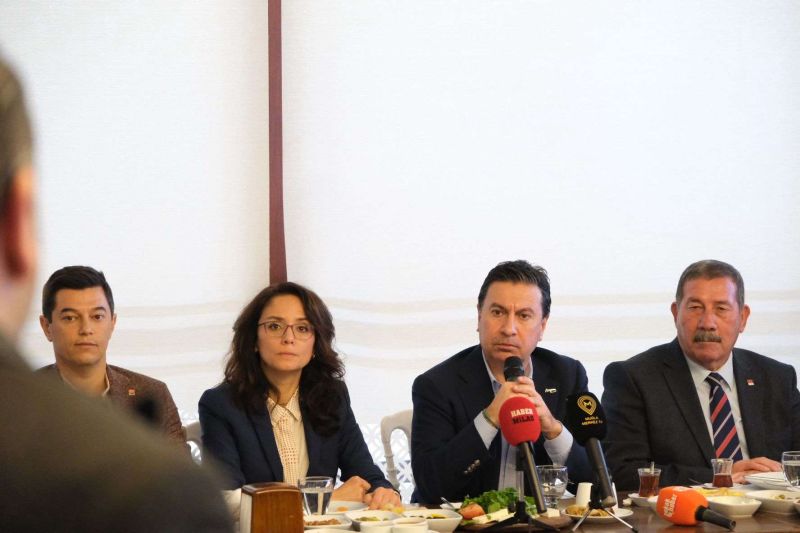 BAŞKAN ARAS, BASIN MENSUPLARIYLA BULUŞTU