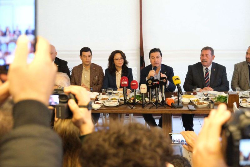 BAŞKAN ARAS, BASIN MENSUPLARIYLA BULUŞTU