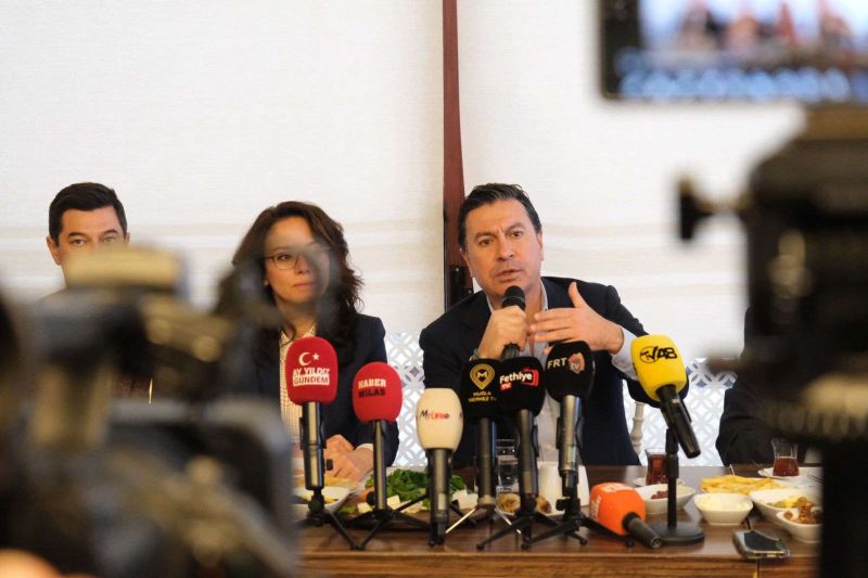 BAŞKAN ARAS, BASIN MENSUPLARIYLA BULUŞTU