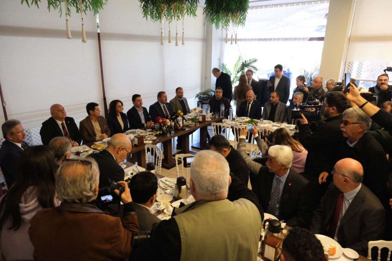 BAŞKAN ARAS, BASIN MENSUPLARIYLA BULUŞTU