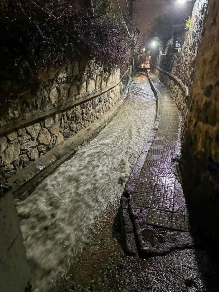 BELEDİYE EKİPLERİ SAHADA