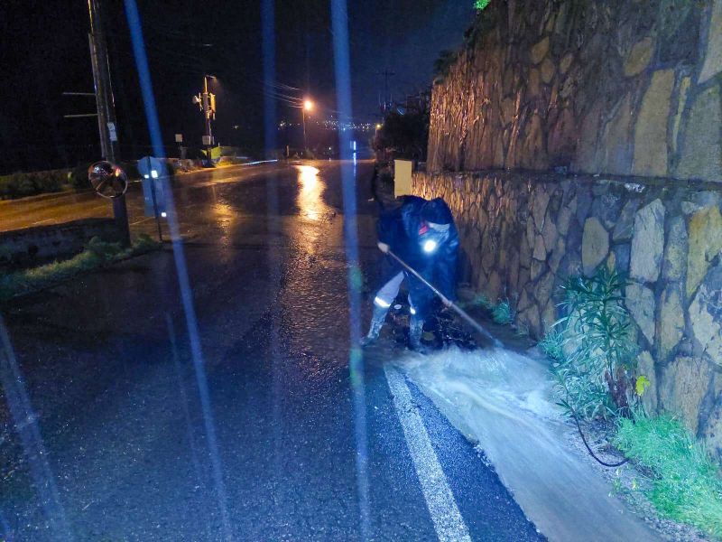 BELEDİYE EKİPLERİ SAHADA